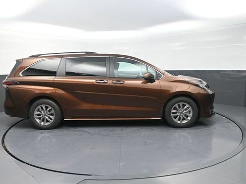 Certified 2022 Toyota Sienna XLE w/ XLE Plus Package AWD/4WD image 25