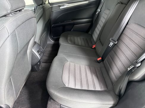 Used 2020 Ford Fusion SE FWD image 20
