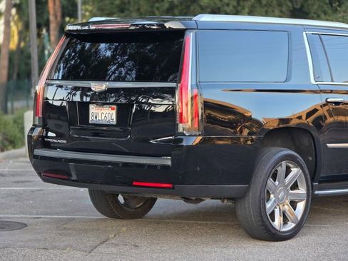 Used 2018 Cadillac Escalade ESV Luxury RWD image 13