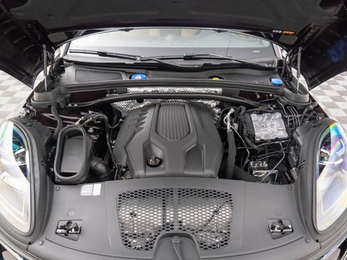 Certified 2026 Porsche Macan AWD/4WD image 30