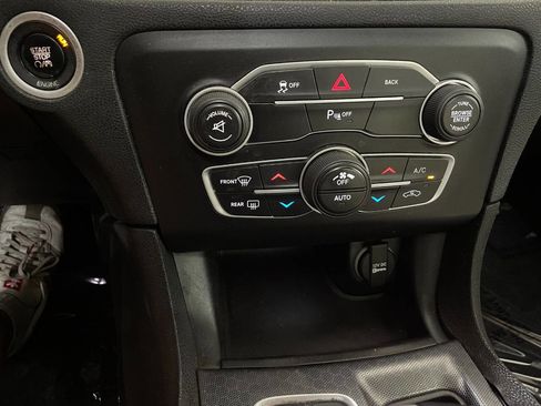 Used 2015 Dodge Charger SXT w/ AWD Plus Group image 40