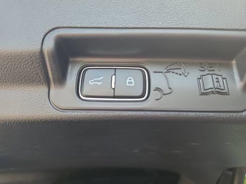 Used 2021 Ford Explorer Platinum w/ Equipment Group 601A AWD/4WD image 11