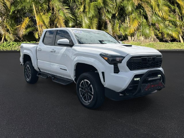 Used 2025 Toyota Tacoma TRD Sport AWD/4WD image 2