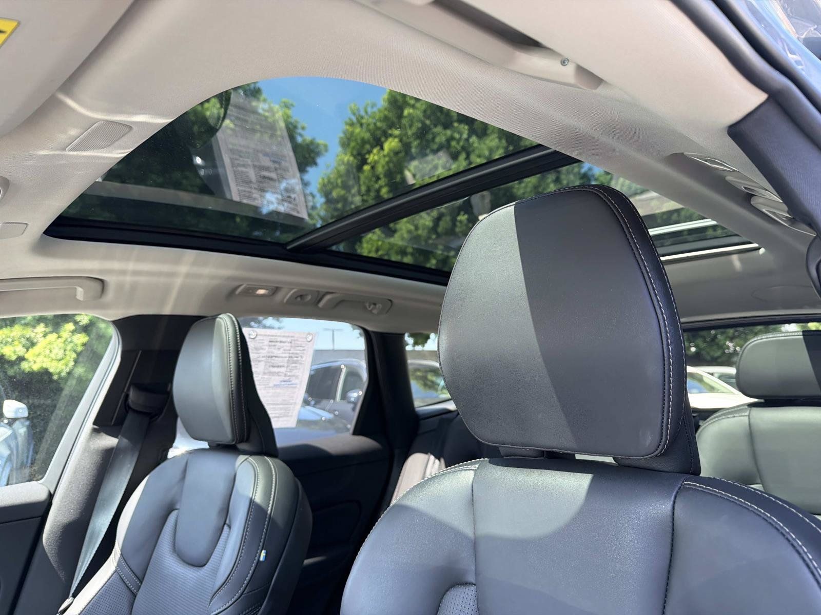Certified 2023 Volvo XC60 T8 Ultimate w/ Protection Package Premier AWD/4WD image 35