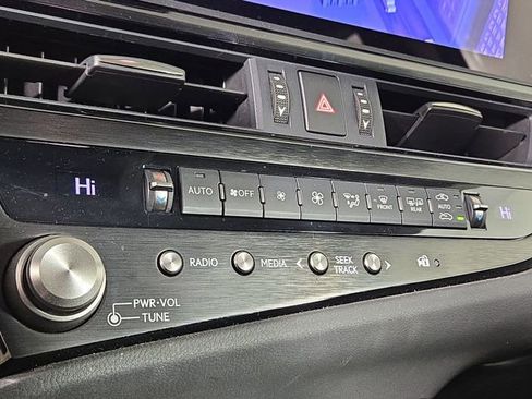 Used 2025 Lexus ES 350 Ultra Luxury image 21
