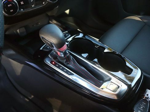 Used 2024 Chevrolet Trax RS w/ Sunroof Package image 18