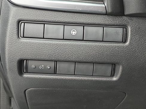 Certified 2023 Nissan Rogue SV image 24