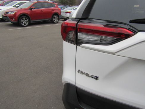 Used 2019 Toyota RAV4 XLE image 8
