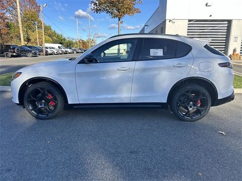 New 2025 Alfa Romeo Stelvio Sprint w/ Veloce Package image 5