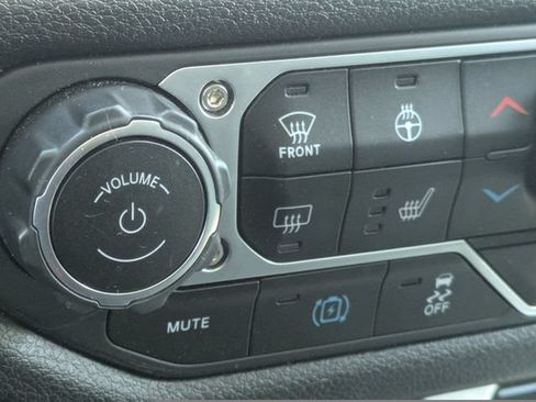 Used 2024 Jeep Wrangler Unlimited w/ Convenience Group AWD/4WD image 30