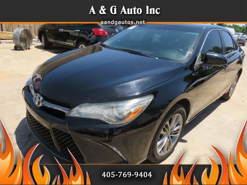 Used 2016 Toyota Camry SE image 1