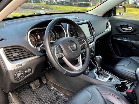 Used 2016 Jeep Cherokee Trailhawk w/ Leather Interior Group image 18