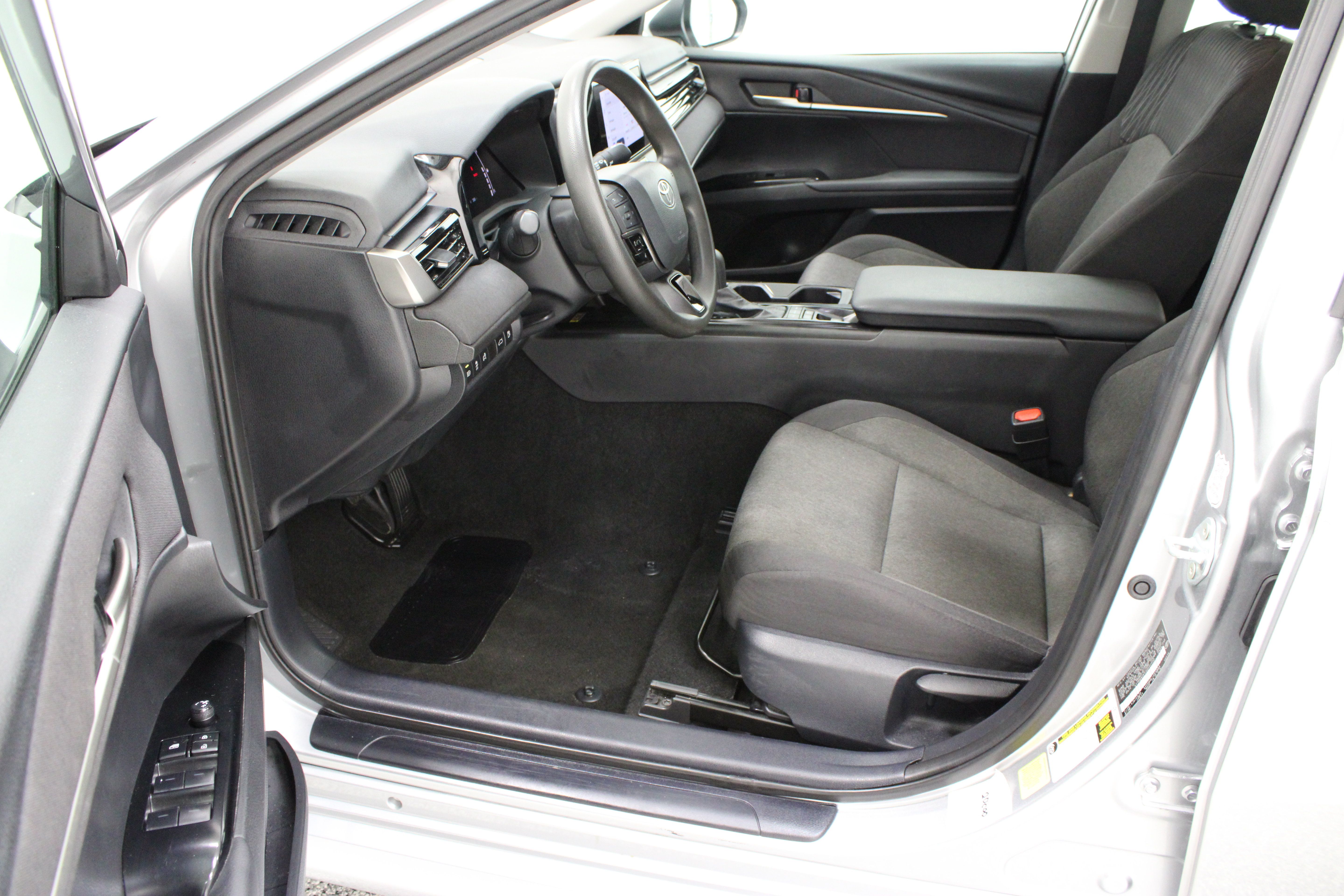 Used 2025 Toyota Camry LE FWD image 14