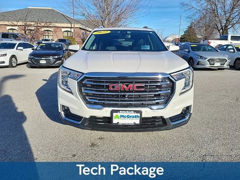 Used 2022 GMC Terrain SLT w/ Infotainment Package II image 2