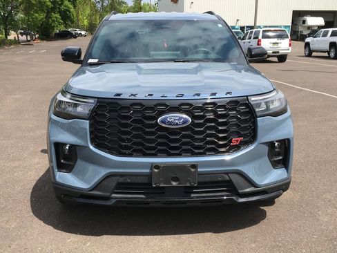 Used 2025 Ford Explorer ST AWD/4WD image 9