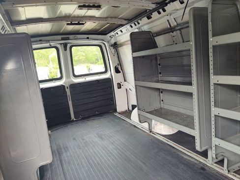 Used 2016 GMC Savana 3500 Extended image 15