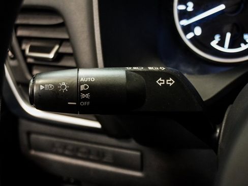 Used 2023 Nissan Rogue S image 18