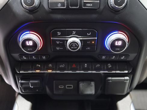 Used 2022 Chevrolet Silverado 1500 LTZ AWD/4WD image 37