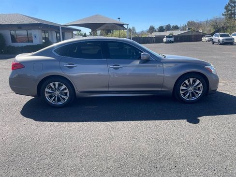 Used 2013 INFINITI M37 w/ Premium Pkg image 2