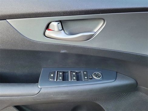 Used 2020 Kia Forte LXS image 12