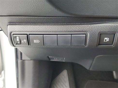 Used 2021 Toyota Corolla LE image 32