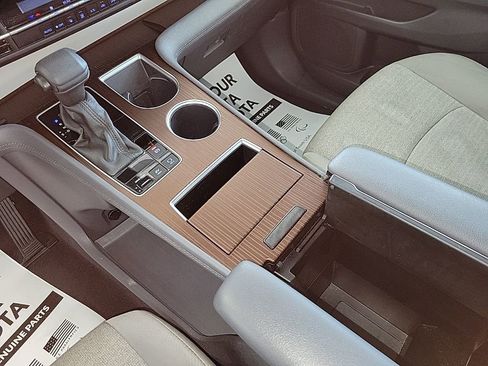 Used 2024 Toyota Sienna LE image 9