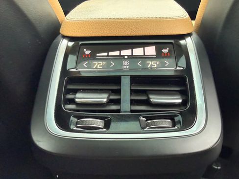 Used 2016 Volvo XC90 T6 Momentum image 24