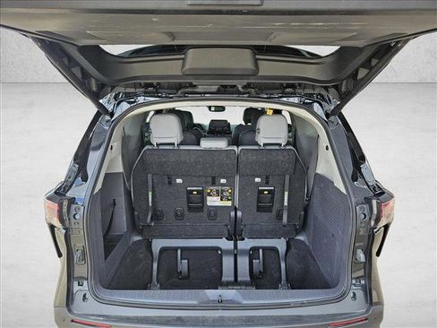 Used 2024 Toyota Sienna XLE FWD image 25