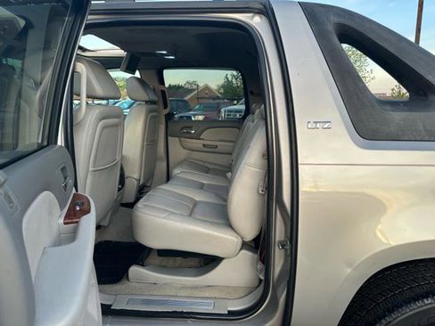 Used 2007 Chevrolet Avalanche LTZ w/ LTZ Preferred Equipment Group image 12