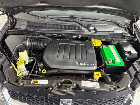 Used 2017 Dodge Grand Caravan SXT FWD image 23