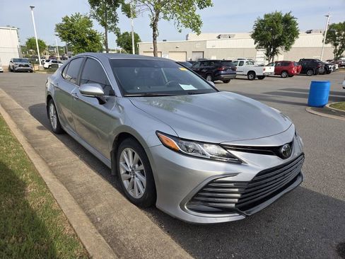 Used 2022 Toyota Camry LE w/ Convenience Package image 3