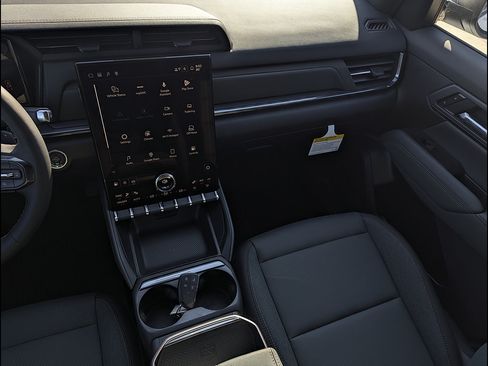 New 2027 GMC Terrain AT4 w/ LPO, Floor Liner Package AWD/4WD image 18