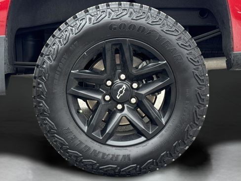 Used 2025 Chevrolet Silverado 1500 LT Trail Boss w/ Convenience Package II image 33