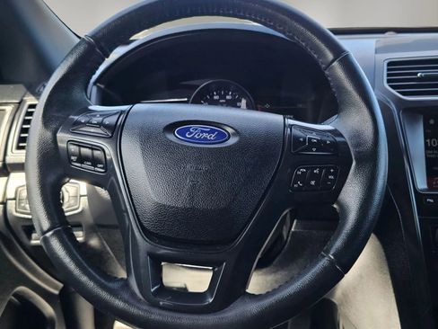 Used 2018 Ford Explorer XLT w/ Equipment Group 202A AWD/4WD image 29