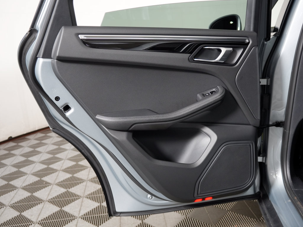 Certified 2023 Porsche Macan Turbo AWD/4WD image 34