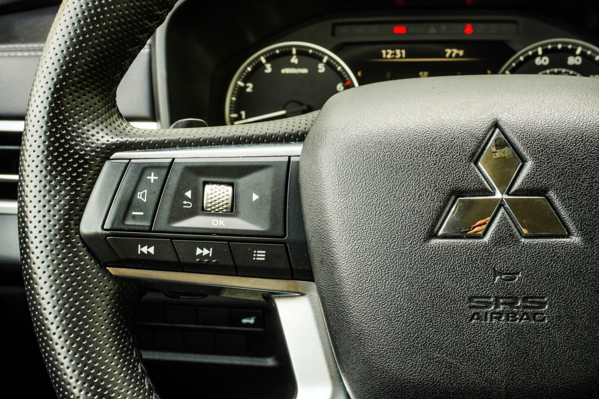 Used 2025 Mitsubishi Outlander SE AWD/4WD image 34