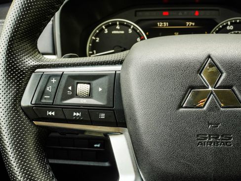 Used 2025 Mitsubishi Outlander SE AWD/4WD image 34