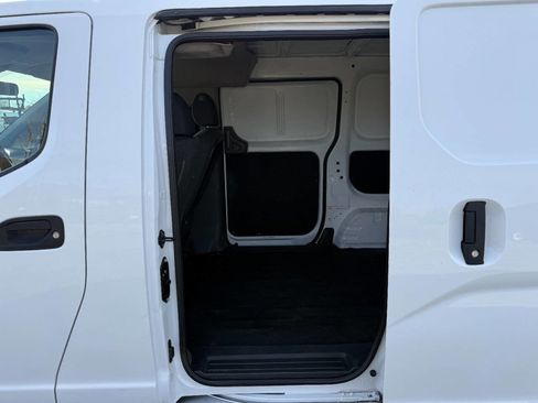 Used 2018 Nissan NV200 SV w/ Back Door Glass Package image 25