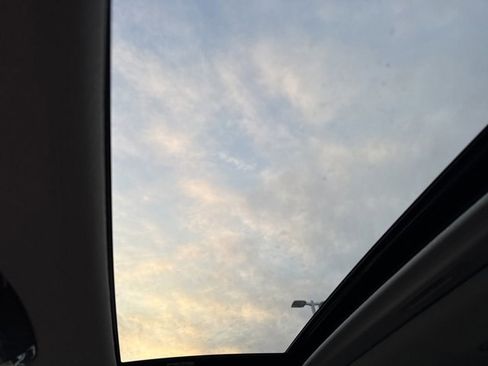 New 2025 Kia Niro EX Touring image 33