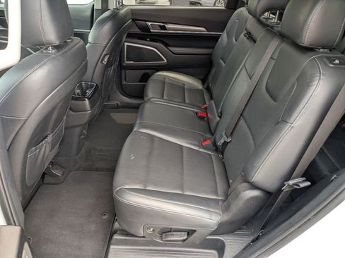 Used 2020 Kia Telluride LX FWD image 24