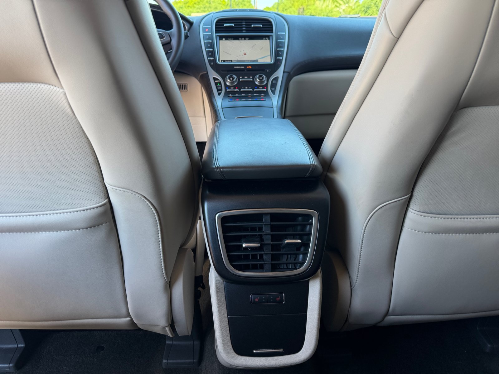 Used 2018 Lincoln MKX Reserve FWD image 32