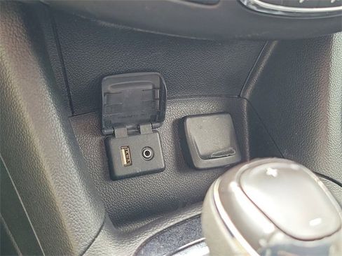 Used 2017 Chevrolet Cruze Premier image 26