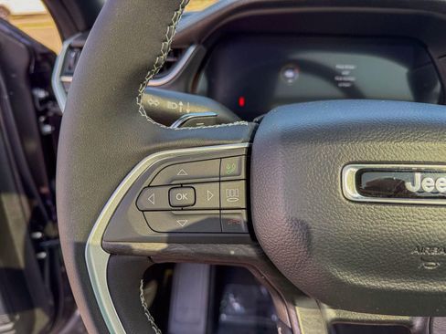 Used 2025 Jeep Grand Cherokee L Limited w/ Black Appearance Package image 3