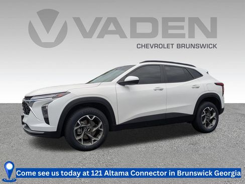 Used 2024 Chevrolet Trax LT w/ Driver Confidence Package image 1