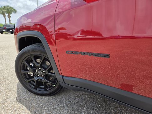 New 2026 Jeep Compass Latitude image 11