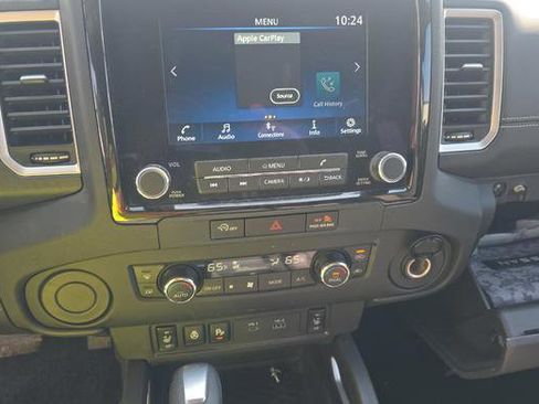 Used 2024 Nissan Frontier SV w/ SV Convenience Package RWD image 7