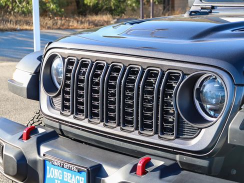 Used 2024 Jeep Wrangler Unlimited Rubicon w/ Convenience Group image 6