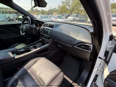Used 2017 Jaguar F-PACE Prestige AWD/4WD image 21