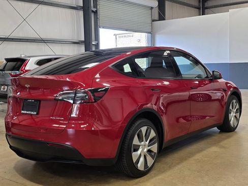 Used 2023 Tesla Model Y Long Range AWD/4WD image 4