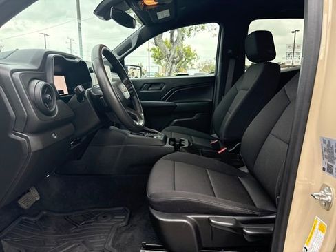 Certified 2024 Chevrolet Colorado W/T image 9